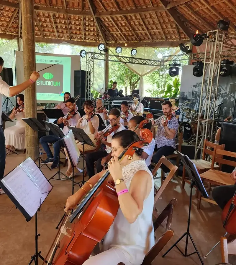 Orquestra de Cordas de Cajuru tocando no I Festival ADECAC da Diversidade Cultural