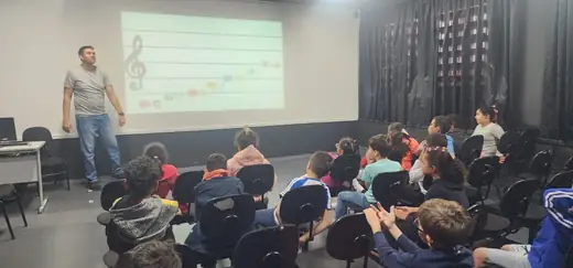 Aula do projeto de música na EMEB Aparecida Elias Draibe, em Junho de 2026